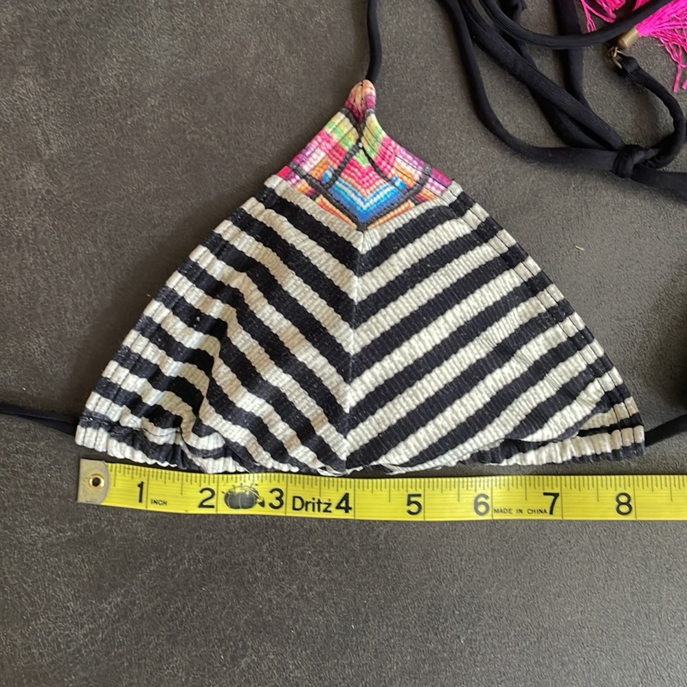 Used excellent condition-Billabong bikini top size large - Picture 9 of 10